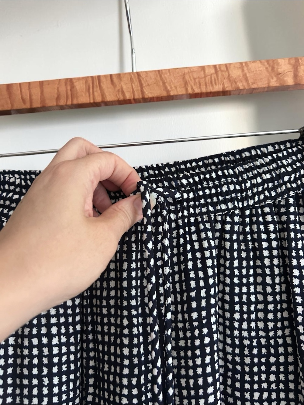 L.K. Bennett London Black Ivory Houndstooth Print Tapered Pull-On Trousers US 2 - Picture 7 of 11